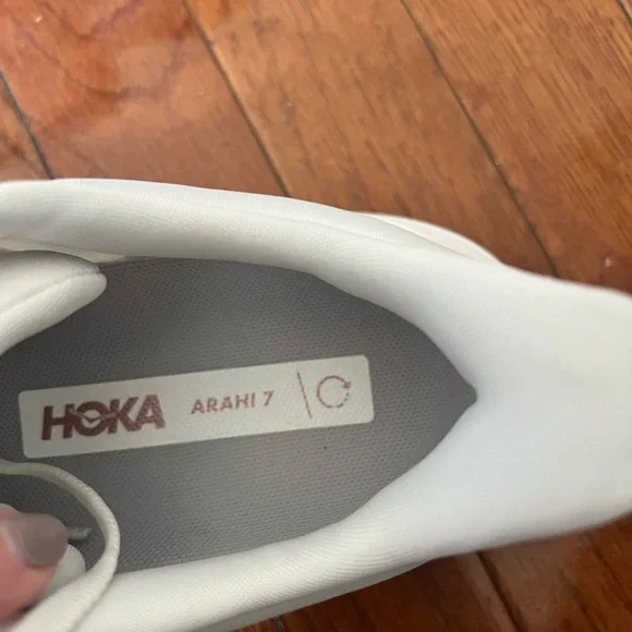 Hoka Arahi 7 White Running Shoes - Picture 2 of 3
